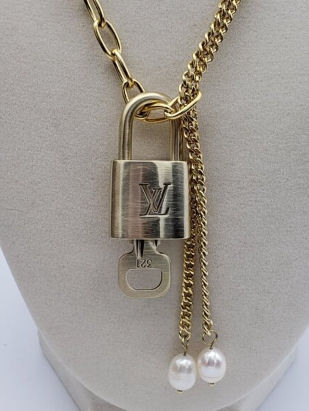 Stainless Steel Gold-Plated Necklace with Authentic Louis Vuitton Padlock - Picture 5 of 15